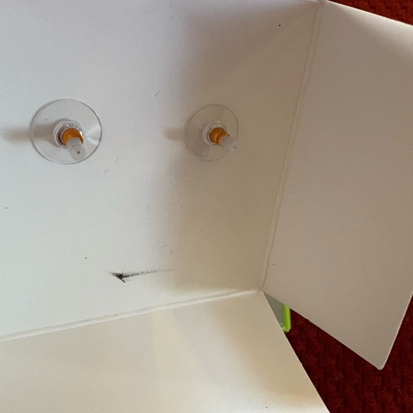 Betsey Johnson Dragonfly Earrings NIB - Picture 3 of 4